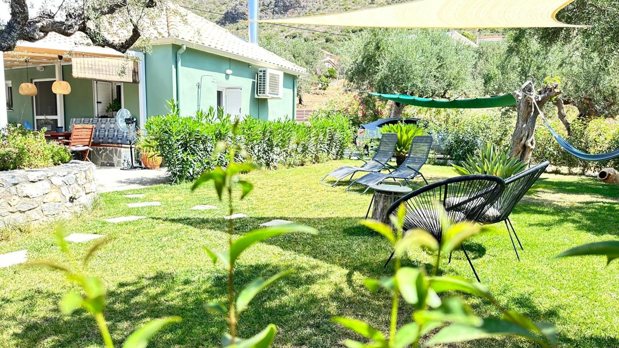 The Secret Garden At Villa Georgia Каламата Экстерьер фото