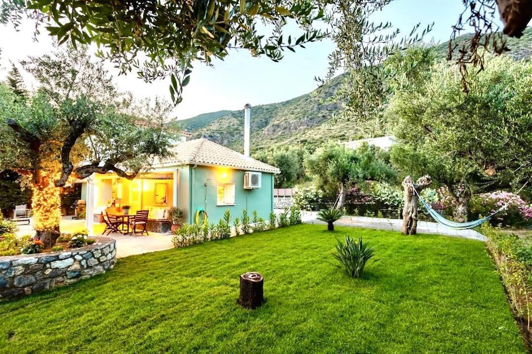 The Secret Garden At Villa Georgia Каламата Экстерьер фото