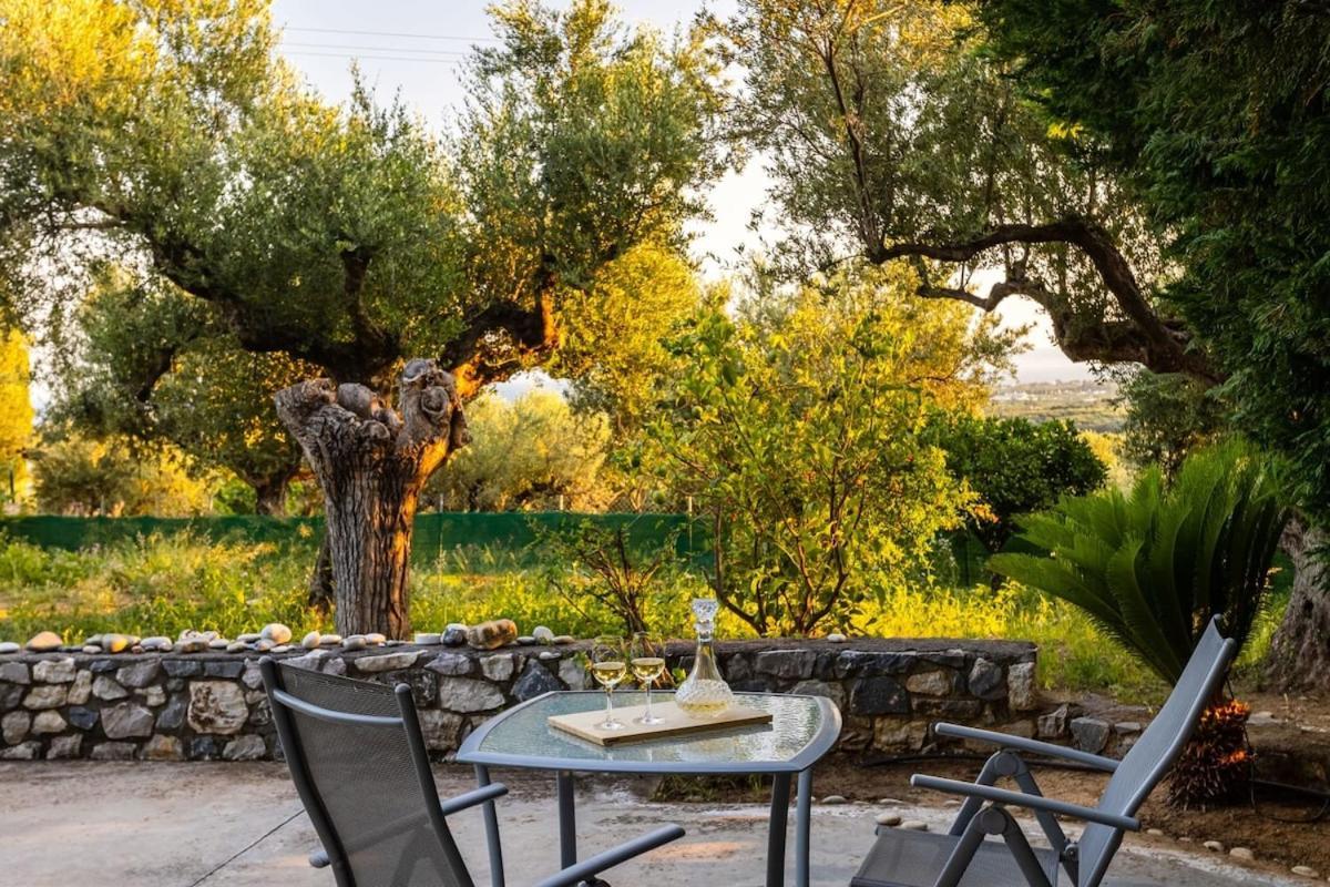 The Secret Garden At Villa Georgia Каламата Экстерьер фото